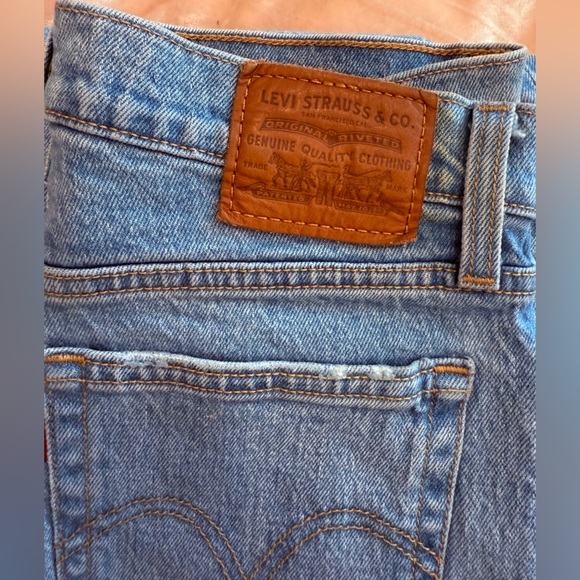 Levis wedgie fit. Unfinished hem. 25 inch inseam  three glue stains on leg. - Picture 4 of 5